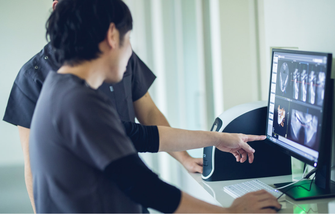 Drレントゲンチェックしている写真